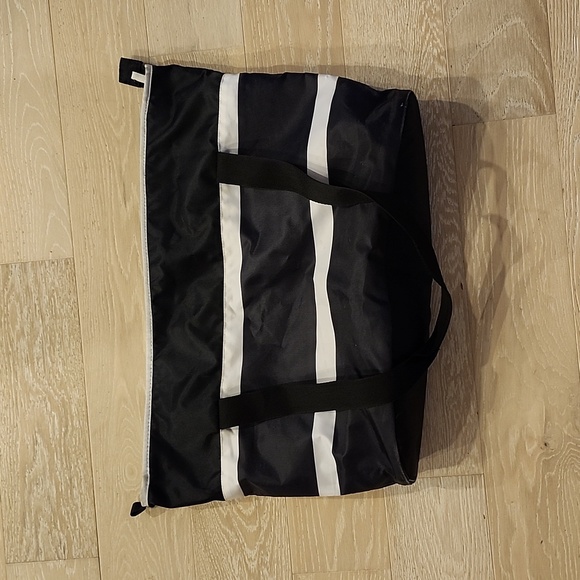 Adidas Duffle / Gym bag - Picture 5 of 7
